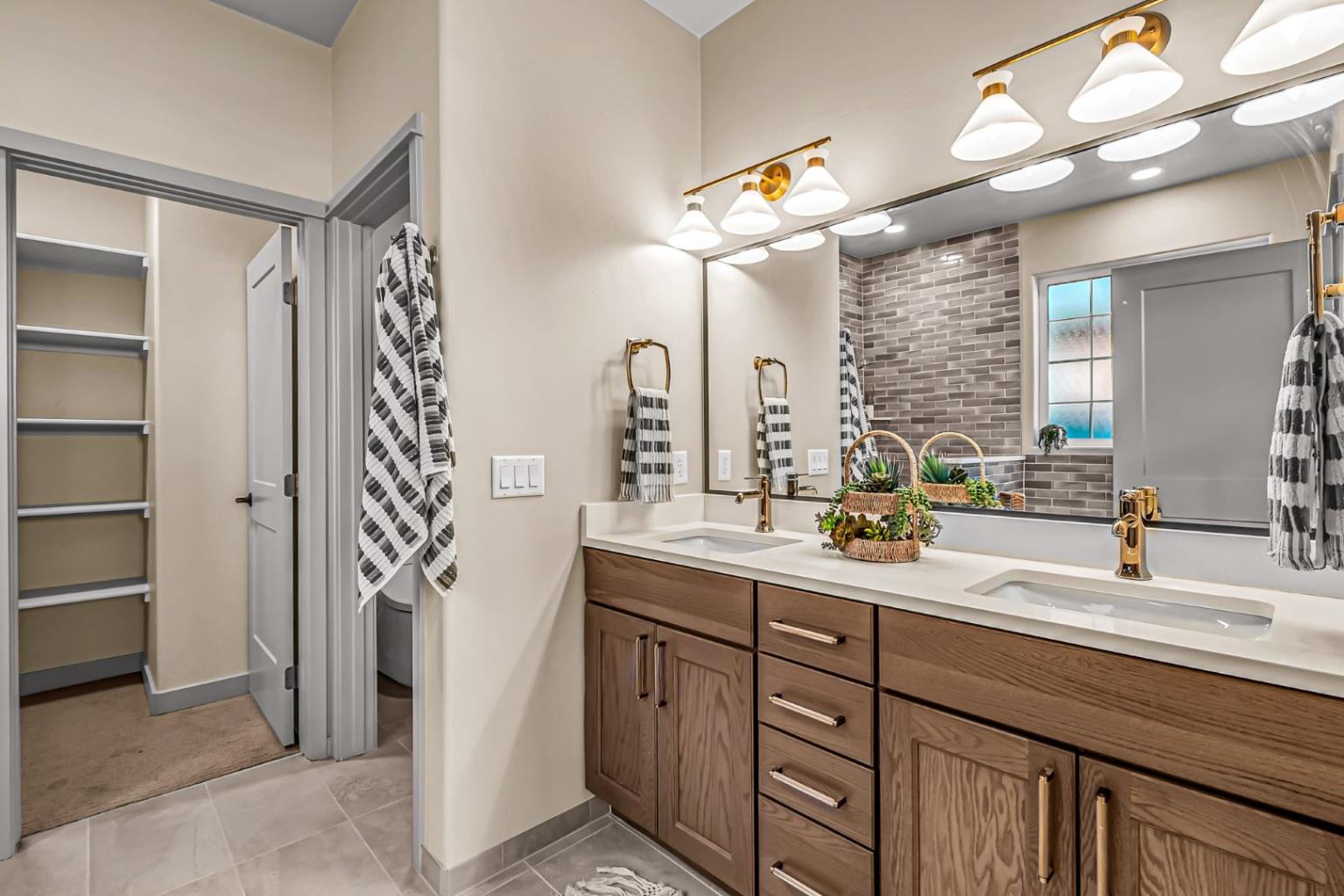 larkspur_Master Bath